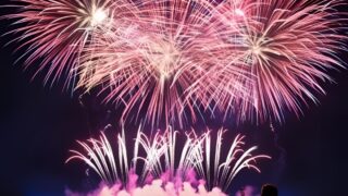 横浜開港祭花火大会2026の打ち上げ時間は？ホテルなどの穴場も紹介！