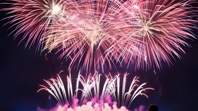 横浜開港祭花火大会2026の打ち上げ時間は？ホテルなどの穴場も紹介！